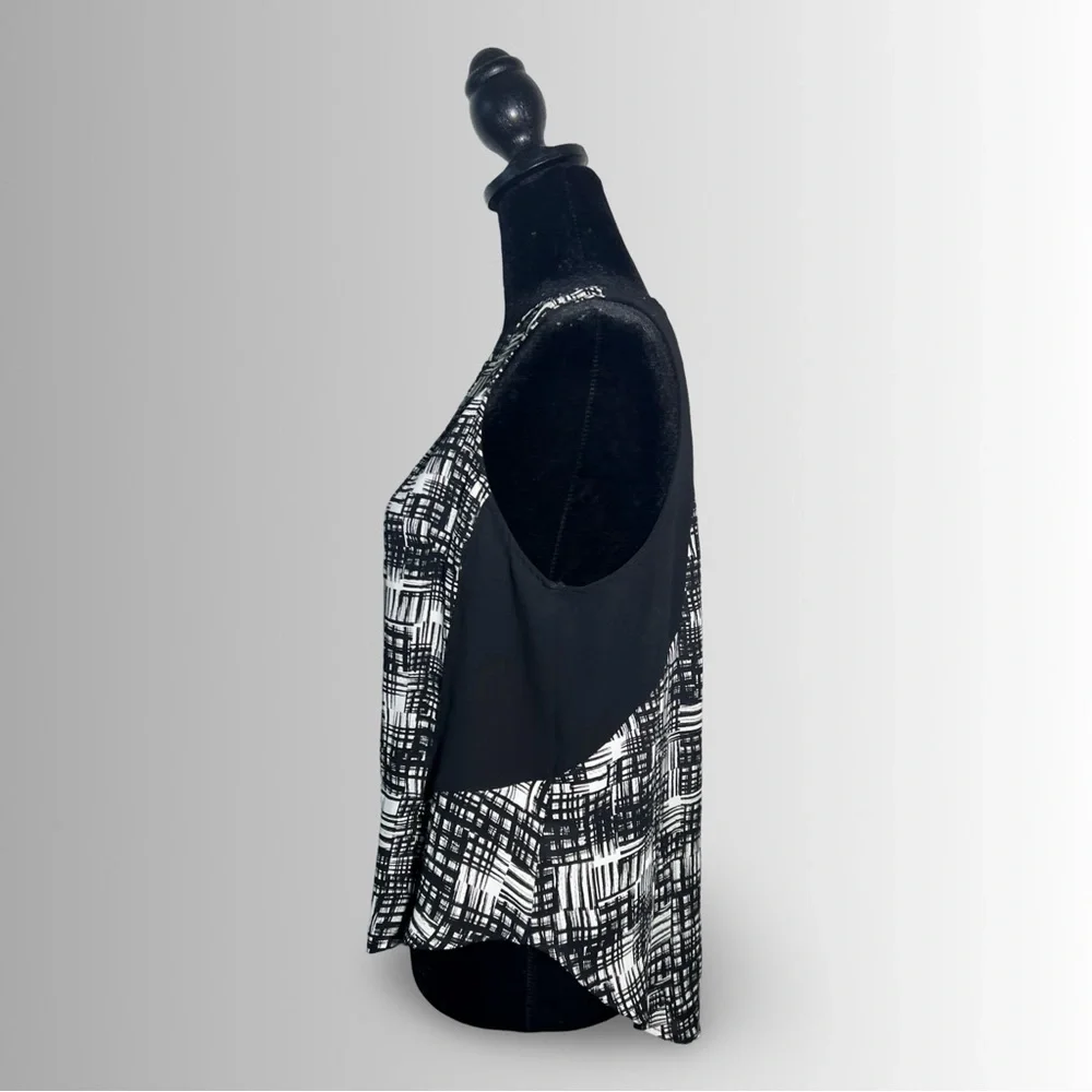 ASTR Black & White Sleeveless Mixed Media Blouse, Abstract Geometrical Design, M - Picture 5 of 7